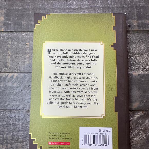 Minecraft: Essential Handbook by Mojang - Scholastic HC (2014) - Picture 2 of 4